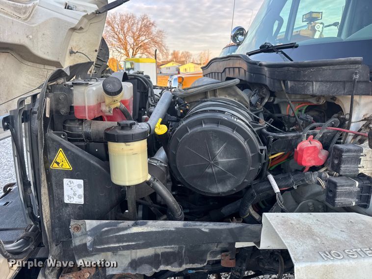 image for item EN0860 2011 International 7400 truck cab and chassis