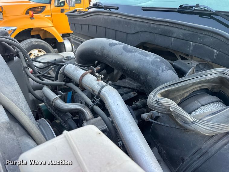 image for item EN0860 2011 International 7400 truck cab and chassis