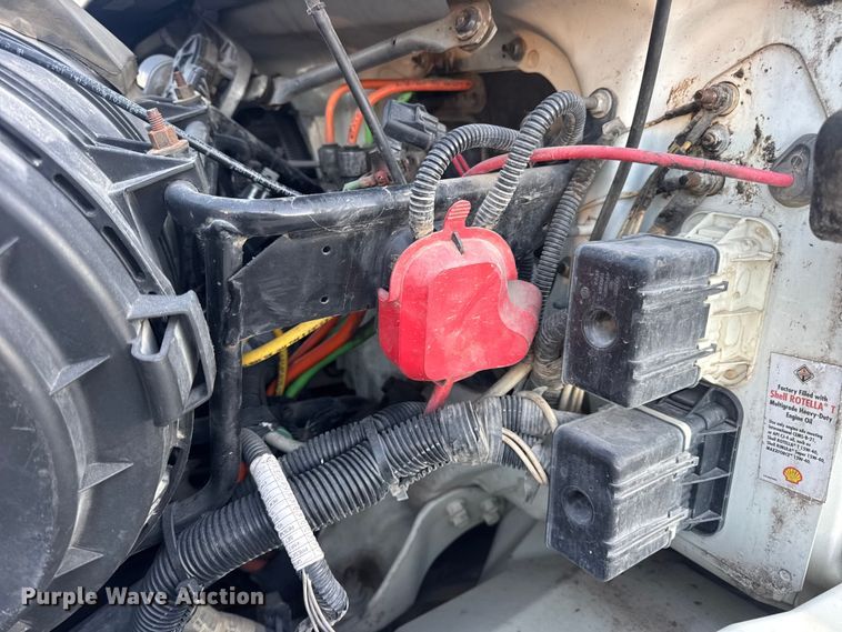 image for item EN0860 2011 International 7400 truck cab and chassis