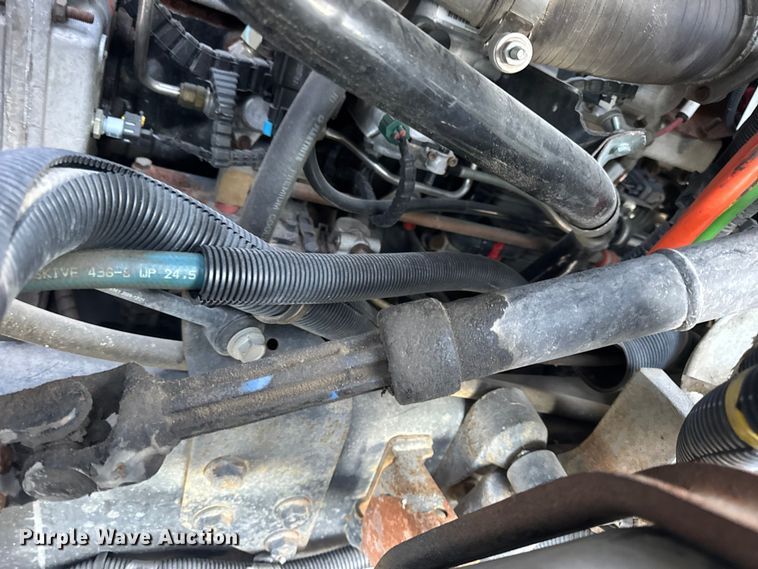 image for item EN0860 2011 International 7400 truck cab and chassis