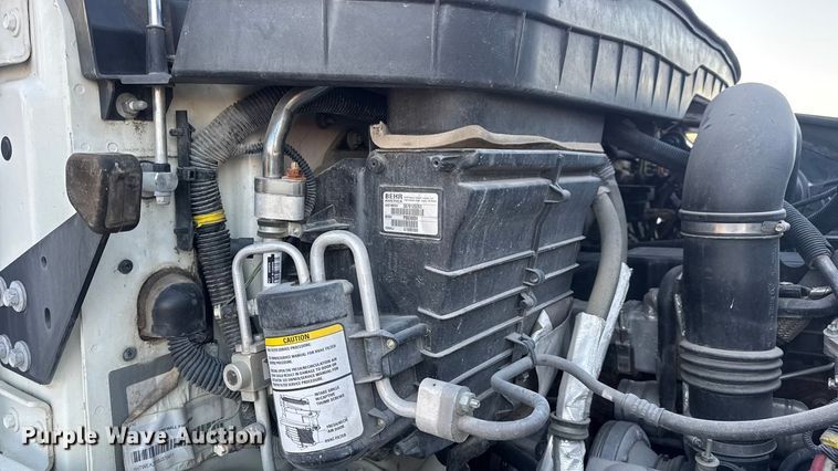 image for item EN0860 2011 International 7400 truck cab and chassis