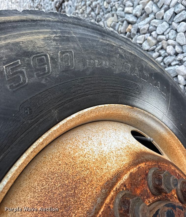 image for item EN0860 2011 International 7400 truck cab and chassis