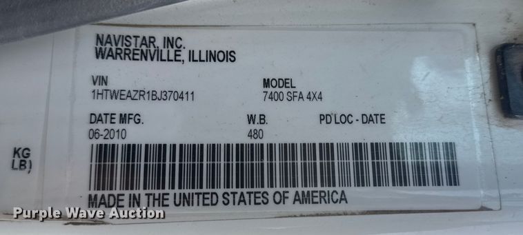 image for item EN0860 2011 International 7400 truck cab and chassis