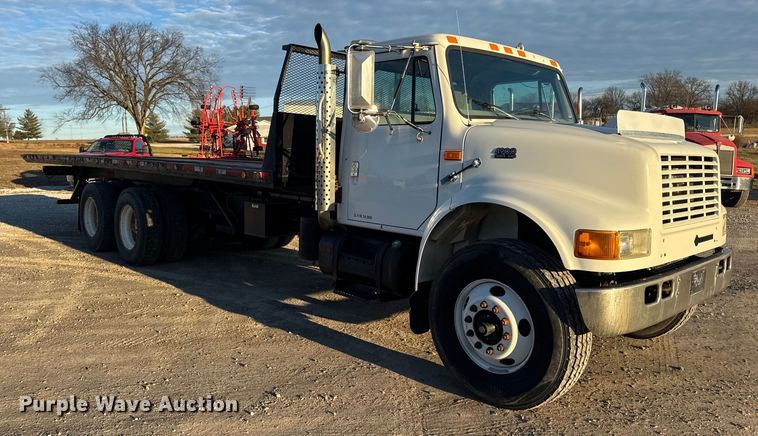image for item EN0862 1998 International 4900 rollback truck