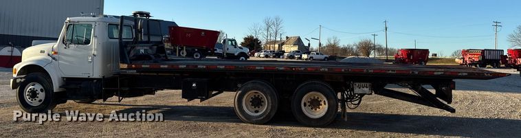 image for item EN0862 1998 International 4900 rollback truck