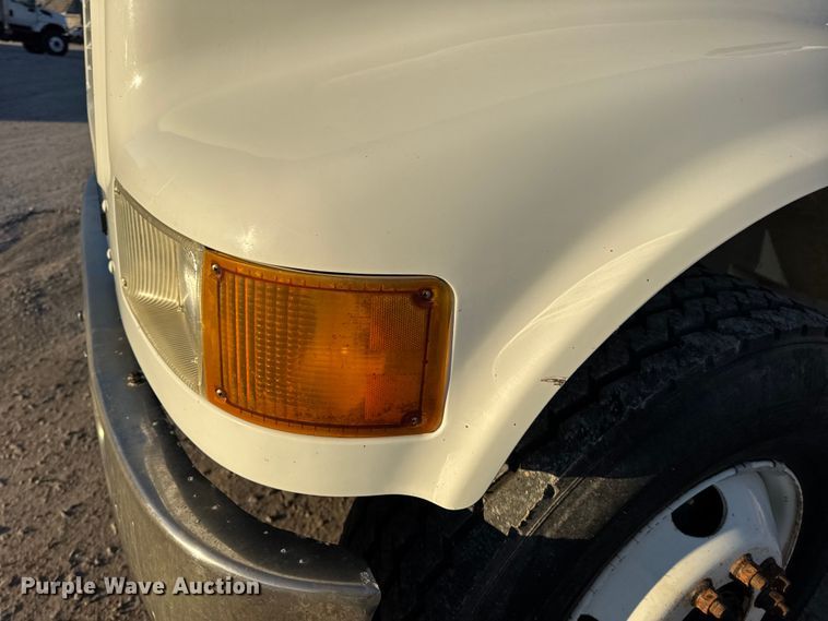 image for item EN0862 1998 International 4900 rollback truck