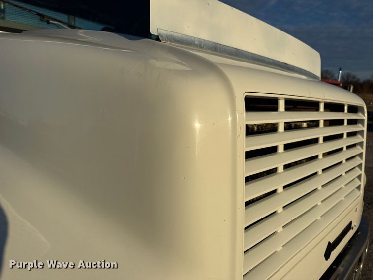 image for item EN0862 1998 International 4900 rollback truck