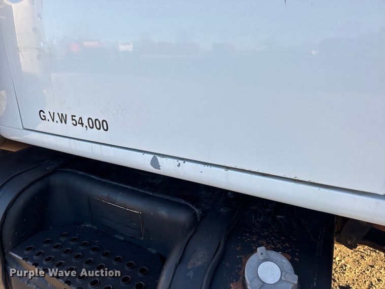 image for item EN0862 1998 International 4900 rollback truck