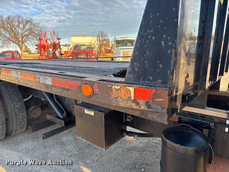 image for item EN0862 1998 International 4900 rollback truck