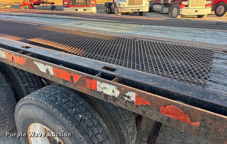 image for item EN0862 1998 International 4900 rollback truck