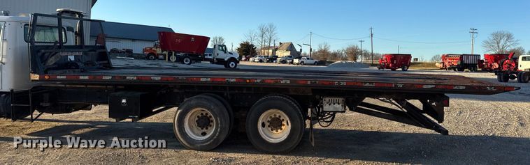 image for item EN0862 1998 International 4900 rollback truck