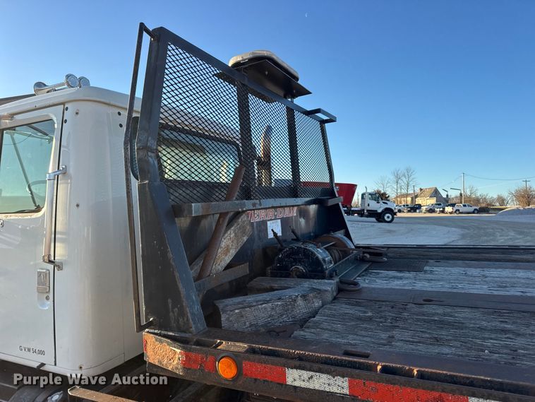 image for item EN0862 1998 International 4900 rollback truck