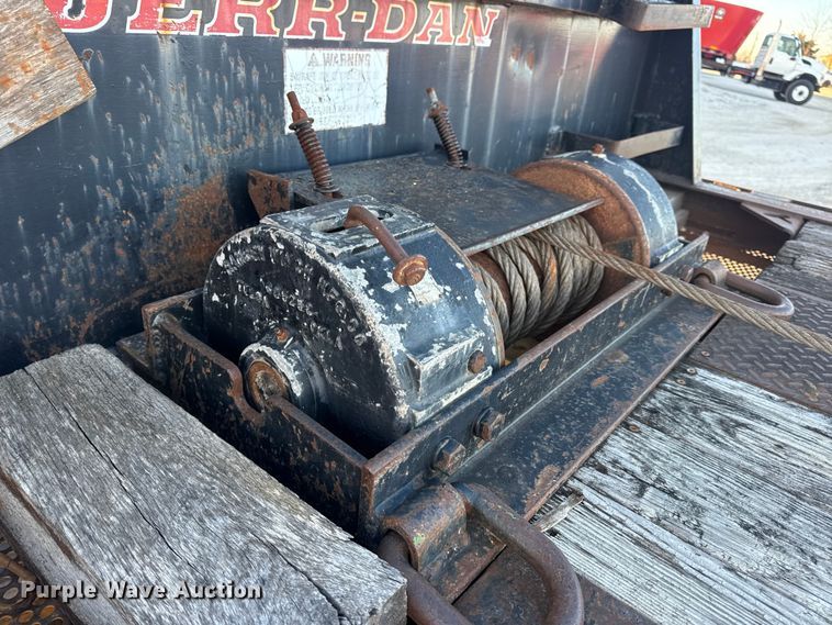 image for item EN0862 1998 International 4900 rollback truck