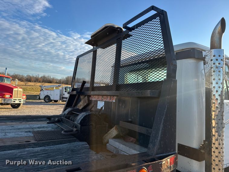 image for item EN0862 1998 International 4900 rollback truck