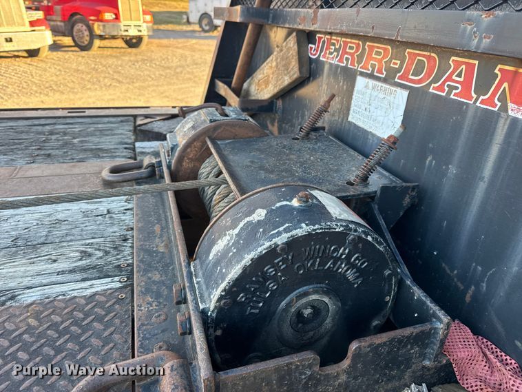 image for item EN0862 1998 International 4900 rollback truck