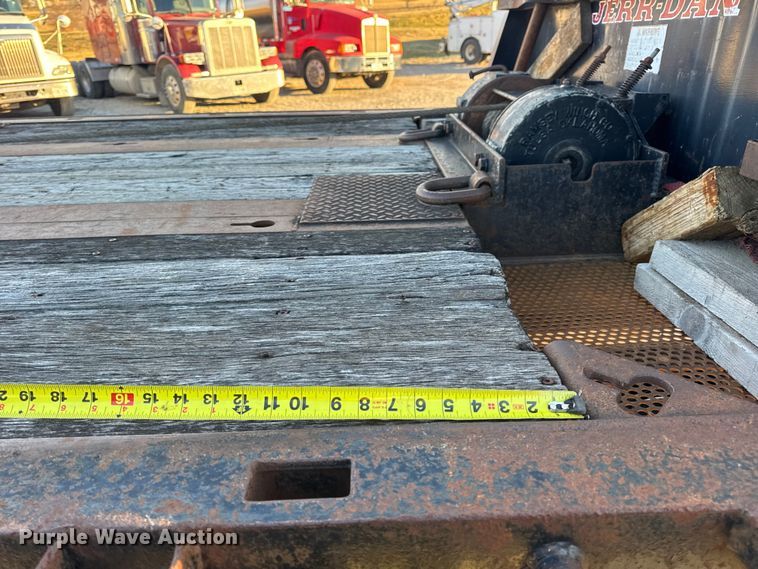 image for item EN0862 1998 International 4900 rollback truck