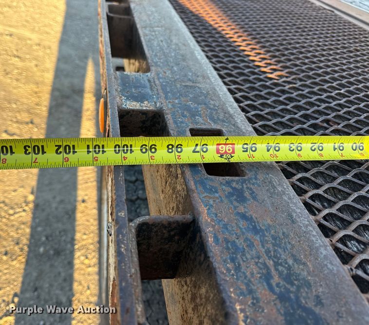 image for item EN0862 1998 International 4900 rollback truck