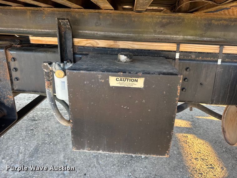 image for item EN0862 1998 International 4900 rollback truck