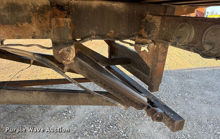 image for item EN0862 1998 International 4900 rollback truck