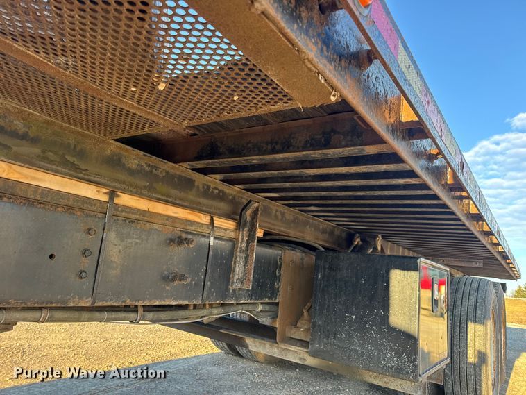 image for item EN0862 1998 International 4900 rollback truck