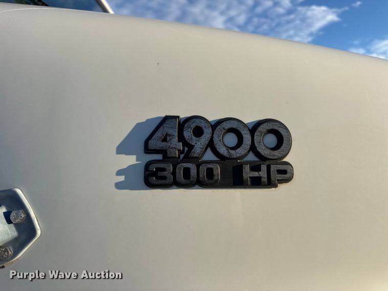 image for item EN0862 1998 International 4900 rollback truck