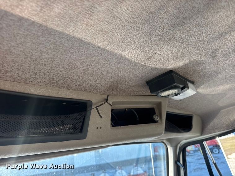 image for item EN0862 1998 International 4900 rollback truck