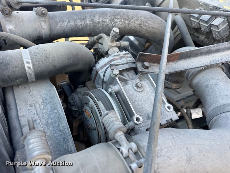 image for item EN0862 1998 International 4900 rollback truck