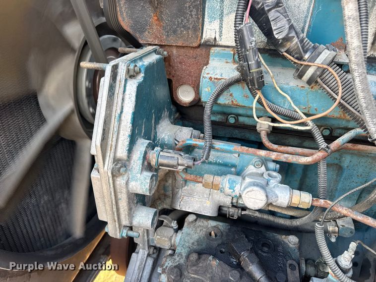 image for item EN0862 1998 International 4900 rollback truck