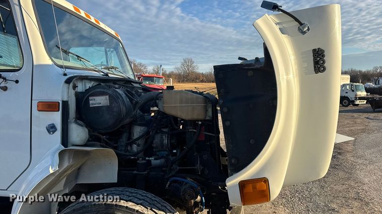 image for item EN0862 1998 International 4900 rollback truck