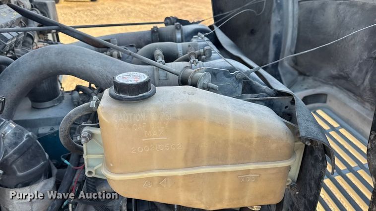 image for item EN0862 1998 International 4900 rollback truck