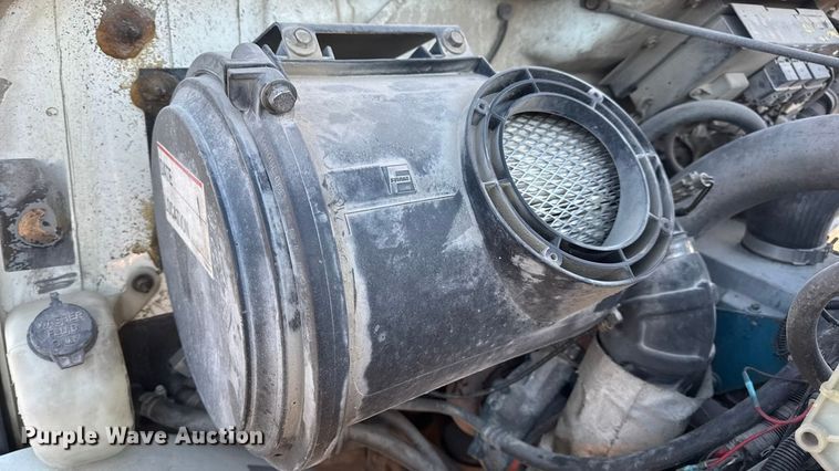 image for item EN0862 1998 International 4900 rollback truck