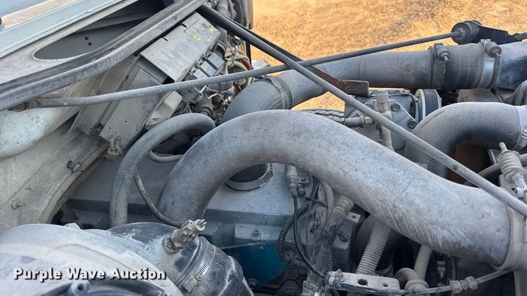 image for item EN0862 1998 International 4900 rollback truck