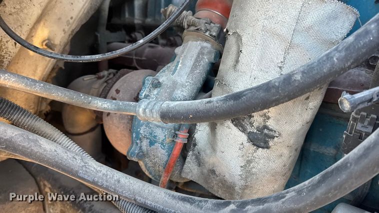 image for item EN0862 1998 International 4900 rollback truck