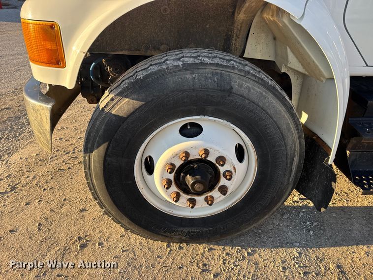 image for item EN0862 1998 International 4900 rollback truck