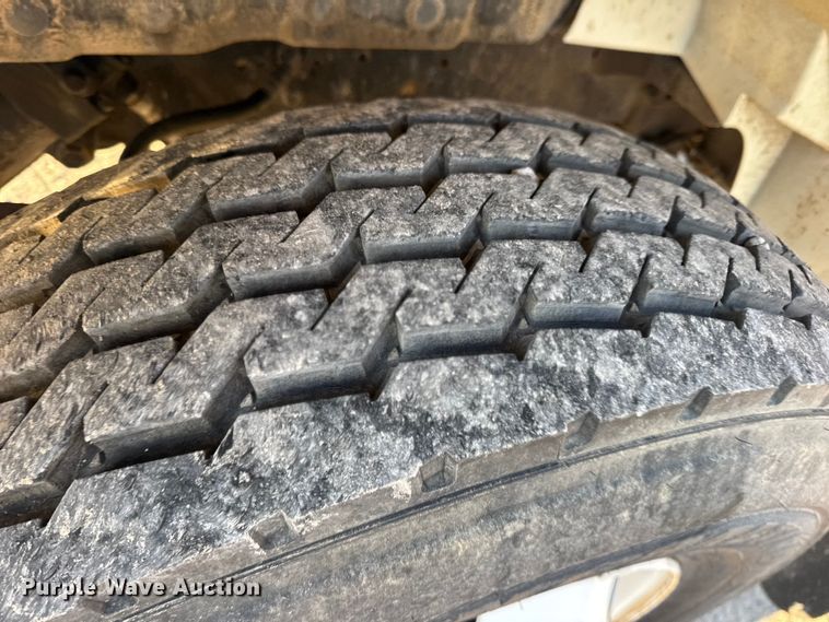 image for item EN0862 1998 International 4900 rollback truck