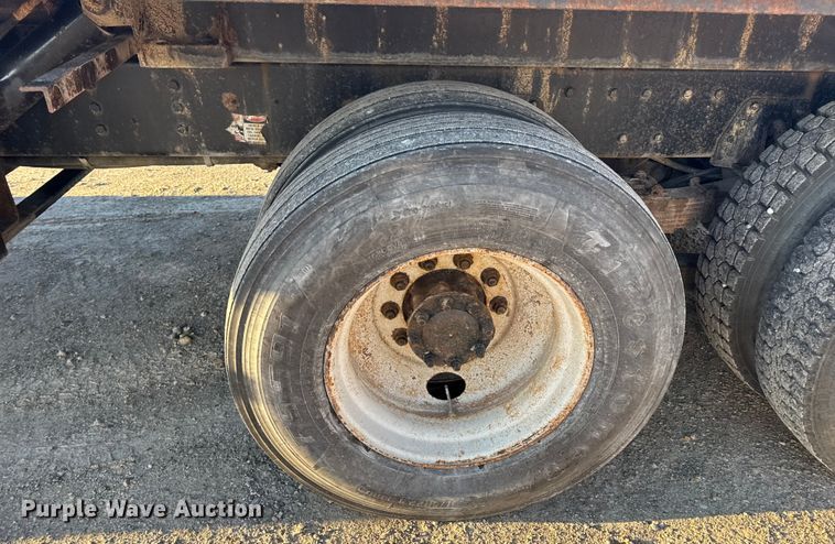 image for item EN0862 1998 International 4900 rollback truck