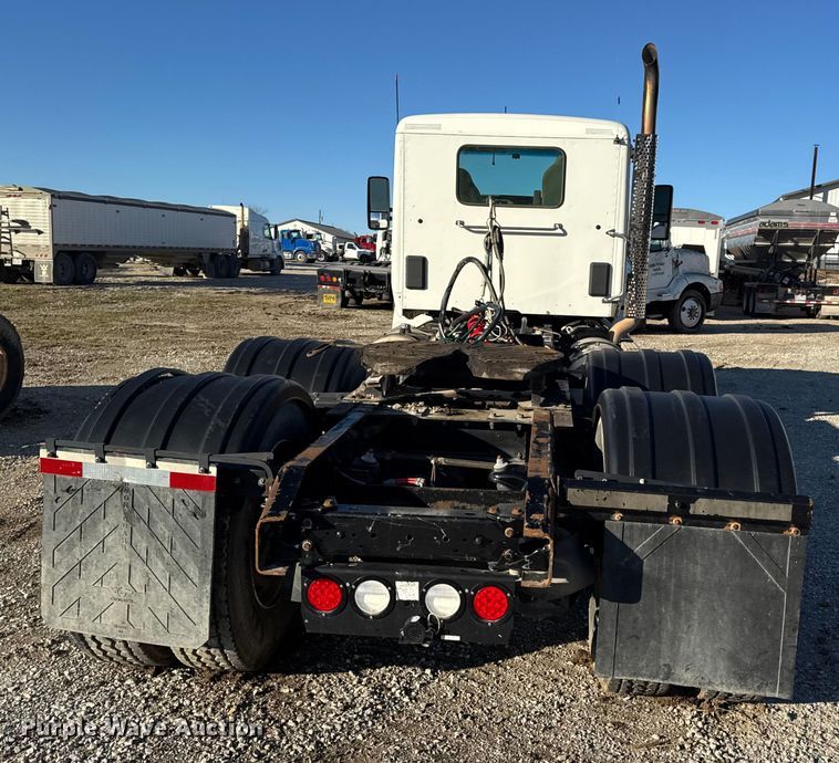 image for item EN0865 2015 Kenworth T880 semi truck