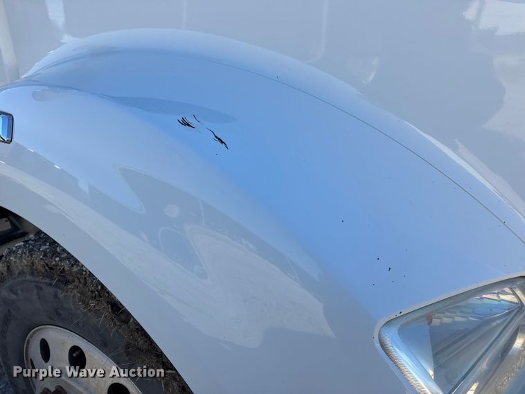 image for item EN0865 2015 Kenworth T880 semi truck