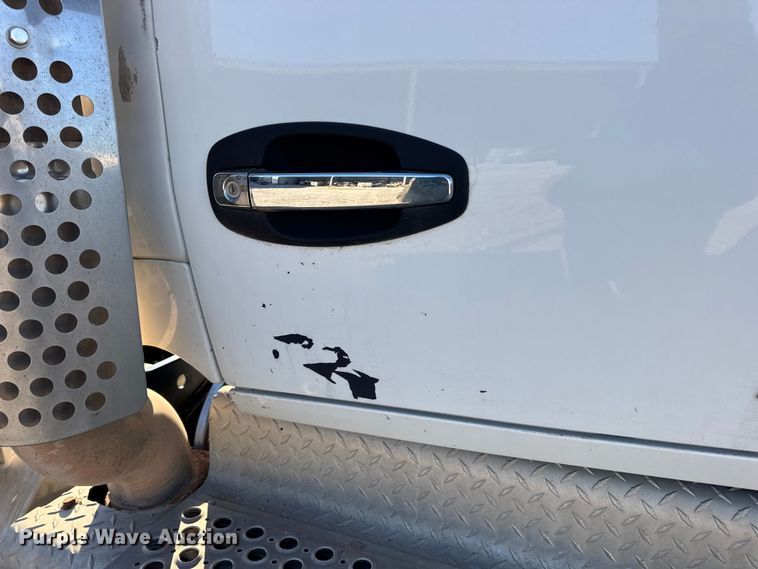 image for item EN0865 2015 Kenworth T880 semi truck