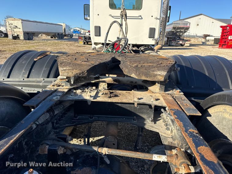 image for item EN0865 2015 Kenworth T880 semi truck