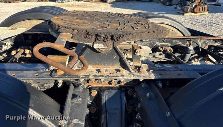 image for item EN0865 2015 Kenworth T880 semi truck