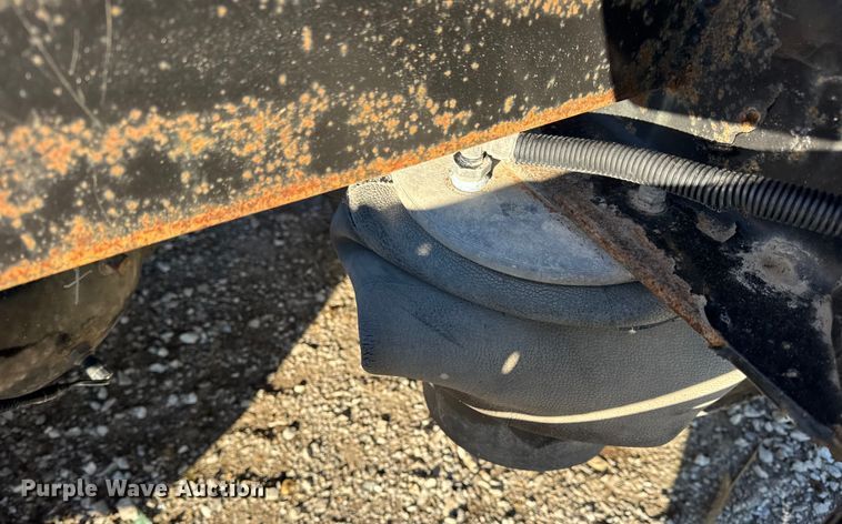 image for item EN0865 2015 Kenworth T880 semi truck