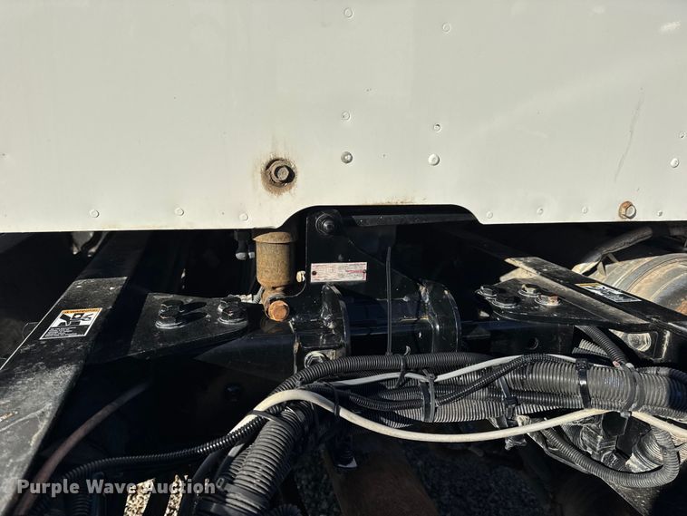 image for item EN0865 2015 Kenworth T880 semi truck