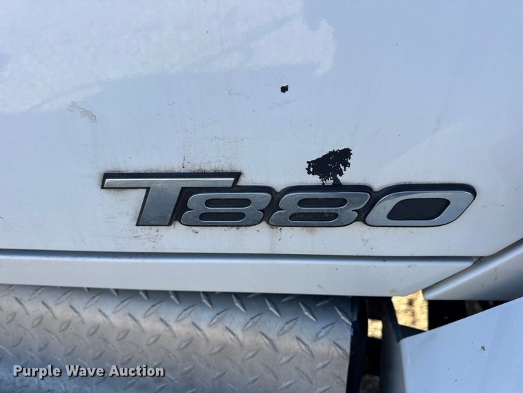 image for item EN0865 2015 Kenworth T880 semi truck