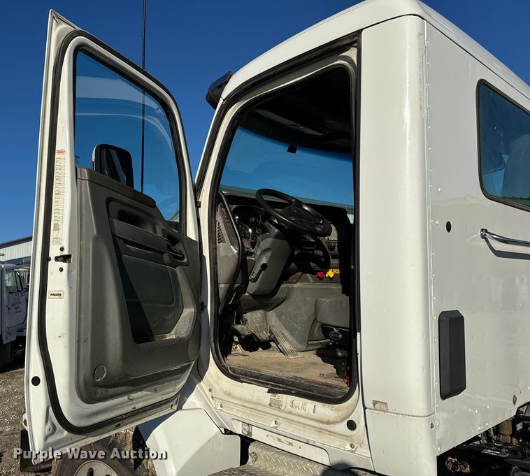 image for item EN0865 2015 Kenworth T880 semi truck