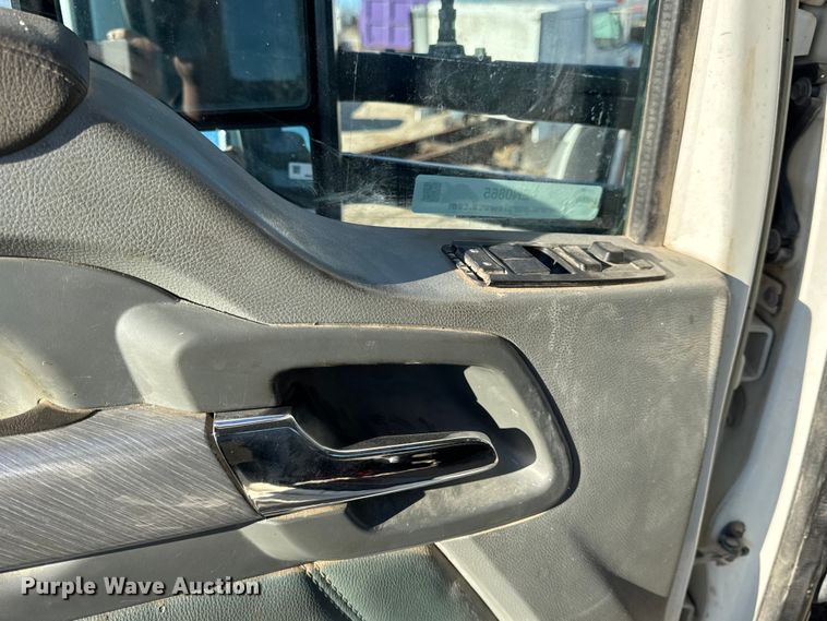 image for item EN0865 2015 Kenworth T880 semi truck