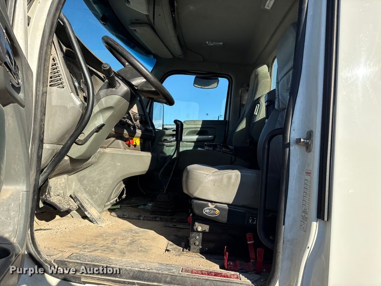 image for item EN0865 2015 Kenworth T880 semi truck