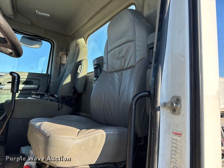 image for item EN0865 2015 Kenworth T880 semi truck