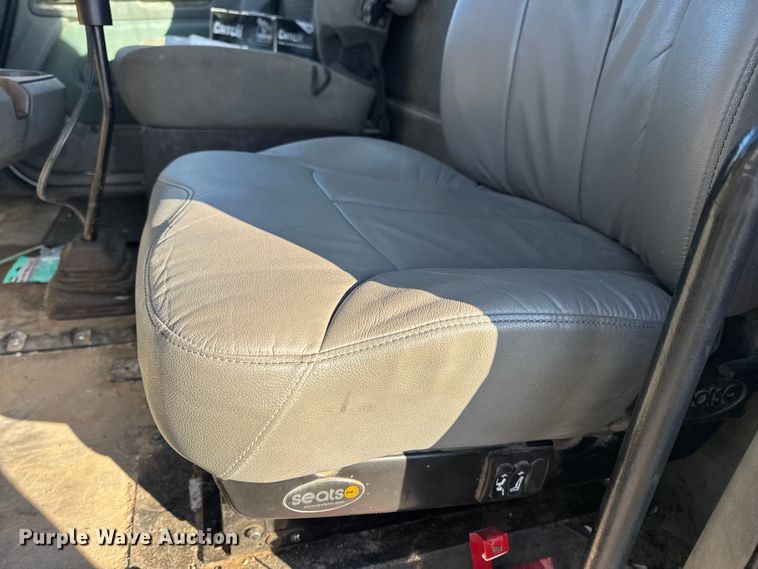 image for item EN0865 2015 Kenworth T880 semi truck