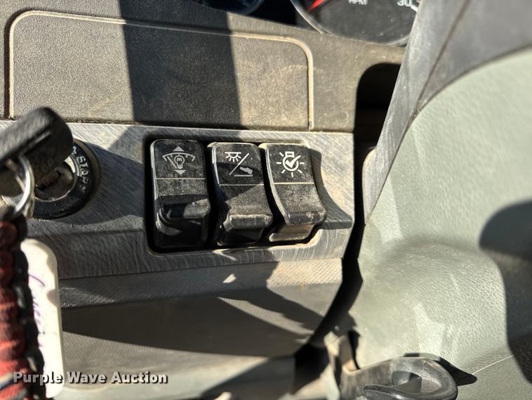 image for item EN0865 2015 Kenworth T880 semi truck